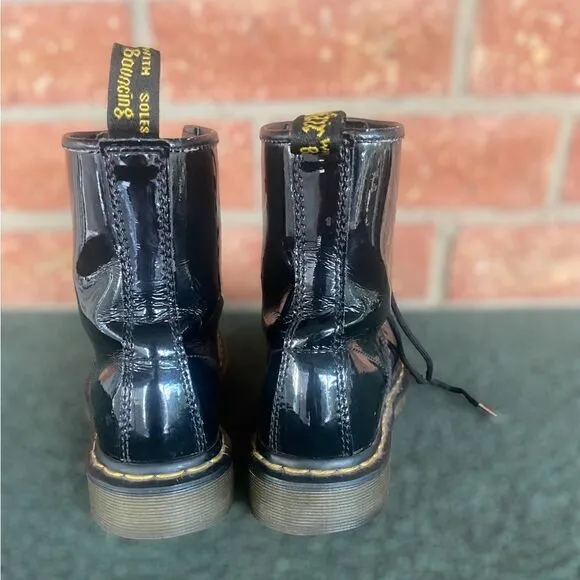 Dr Martens 1460 8 eye  patent leather boots