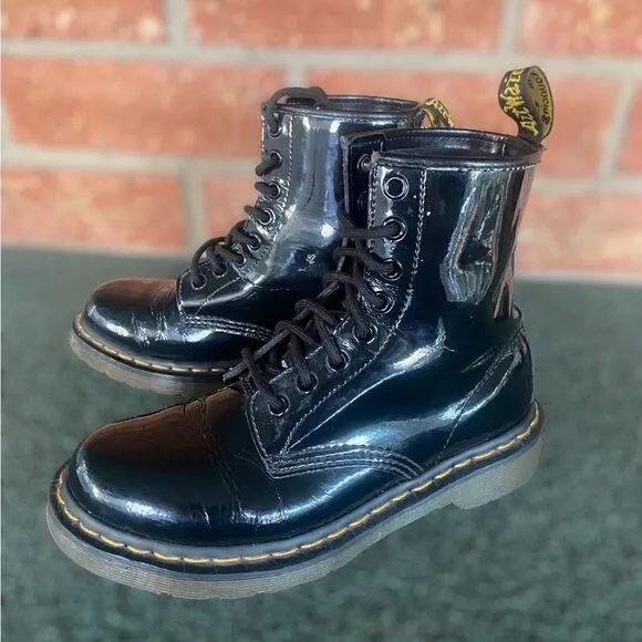 Dr Martens 1460 8 eye  patent leather boots