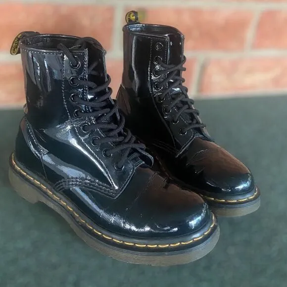 Dr Martens 1460 8 eye  patent leather boots
