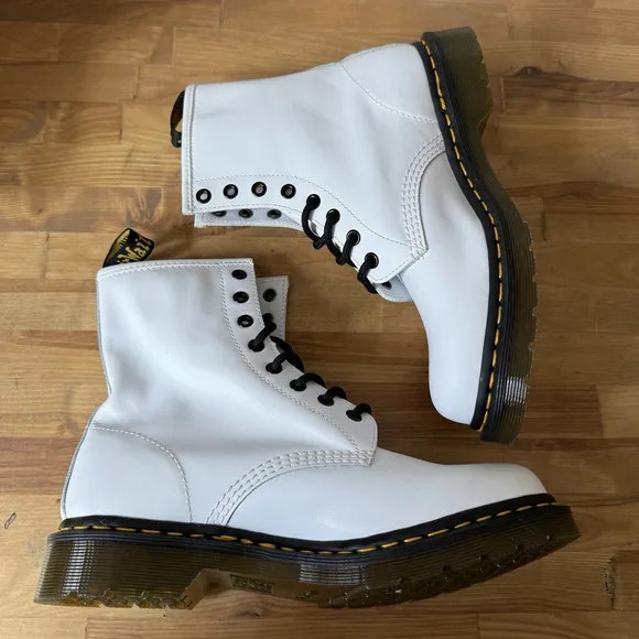 Dr. Martens Boots 1460 Women's Original Smooth Leather Lace Up- White size 9