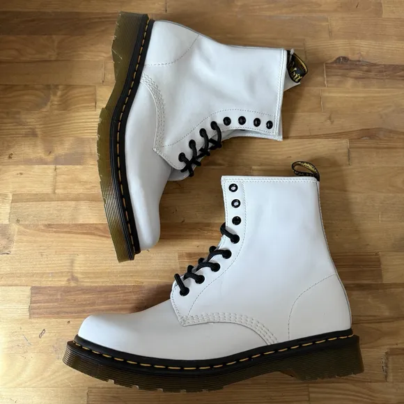 Dr. Martens Boots 1460 Women's Original Smooth Leather Lace Up- White size 9