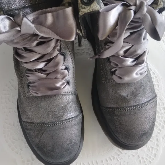 Dr. Martens Boots 8