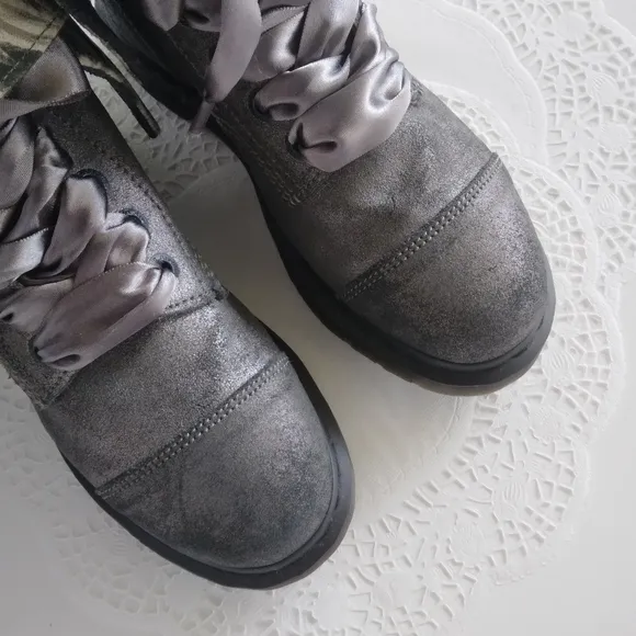 Dr. Martens Boots 8