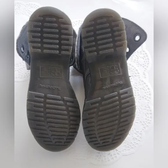 Dr. Martens Boots 8