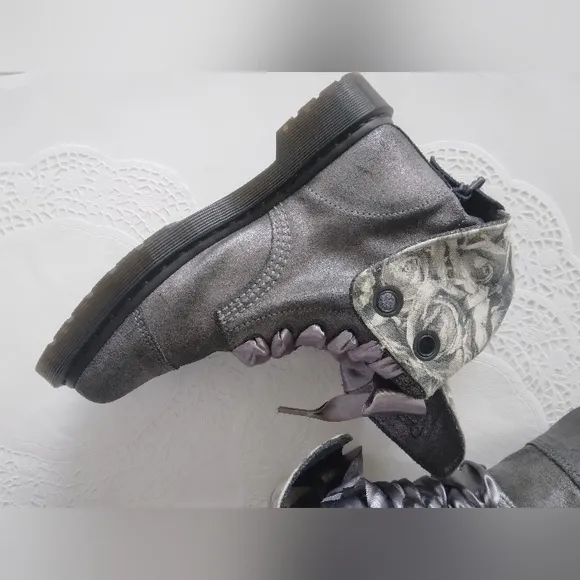 Dr. Martens Boots 8