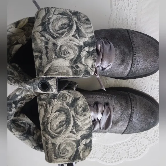 Dr. Martens Boots 8