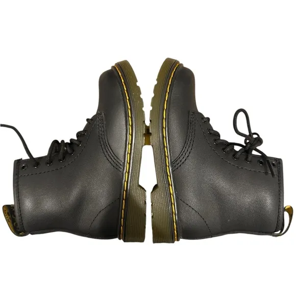 Dr. Martens kids 1460 Boots Black Lace-Up Boots Toddler size 9 Like New