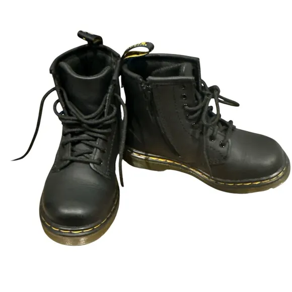 Dr. Martens kids 1460 Boots Black Lace-Up Boots Toddler size 9 Like New