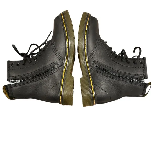Dr. Martens kids 1460 Boots Black Lace-Up Boots Toddler size 9 Like New