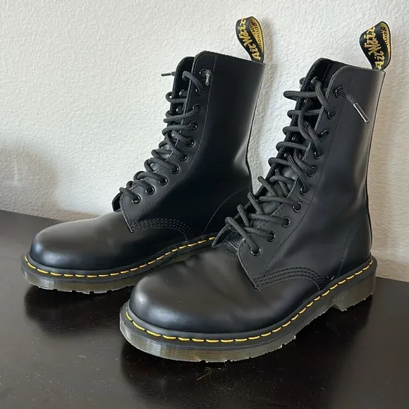 Dr. Martens smooth lace up boots