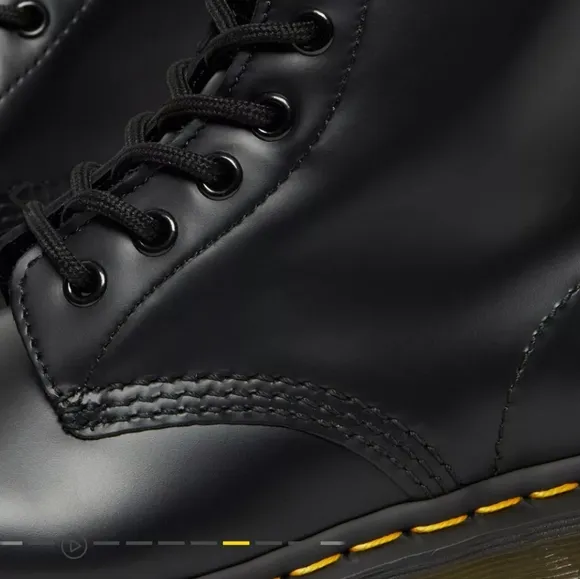 Dr Martens Smooth Leather Combat Boots Air Wazir black Size 6 nwt in box