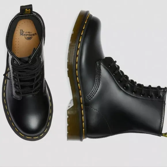 Dr Martens Smooth Leather Combat Boots Air Wazir black Size 6 nwt in box