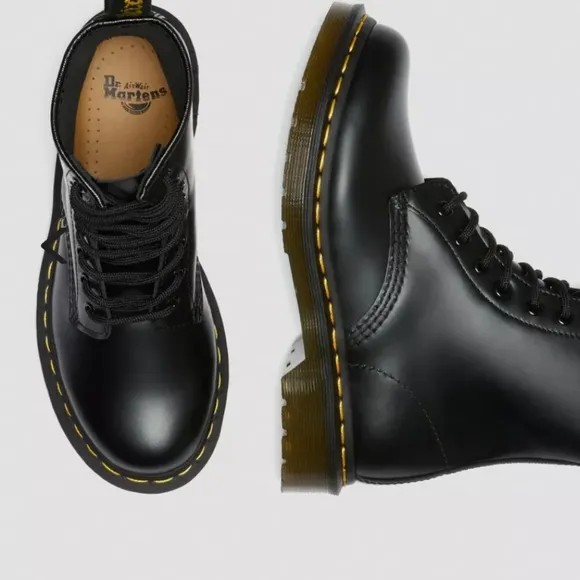 Dr Martens Smooth Leather Combat Boots Air Wazir black Size 6 nwt in box