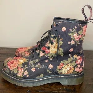 Dr. Martens Victorian Flowers Floral Canvas Boots Docs 11821 Black Pink Size 9