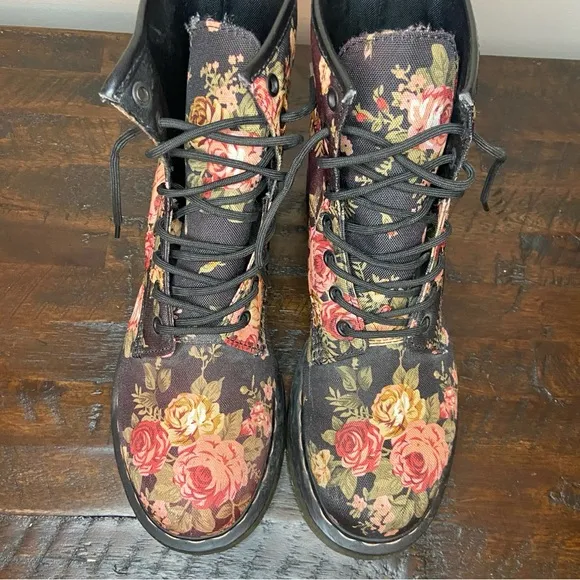 Dr. Martens Victorian Flowers Floral Canvas Boots Docs 11821 Black Pink Size 9