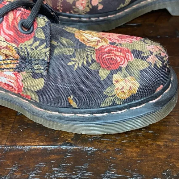 Dr. Martens Victorian Flowers Floral Canvas Boots Docs 11821 Black Pink Size 9