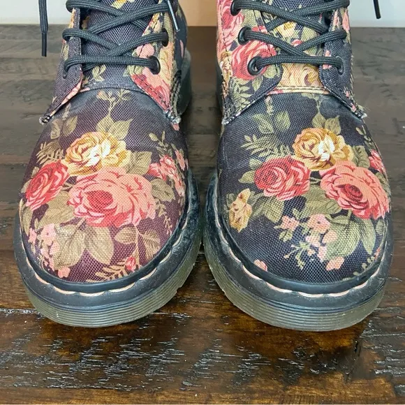 Dr. Martens Victorian Flowers Floral Canvas Boots Docs 11821 Black Pink Size 9
