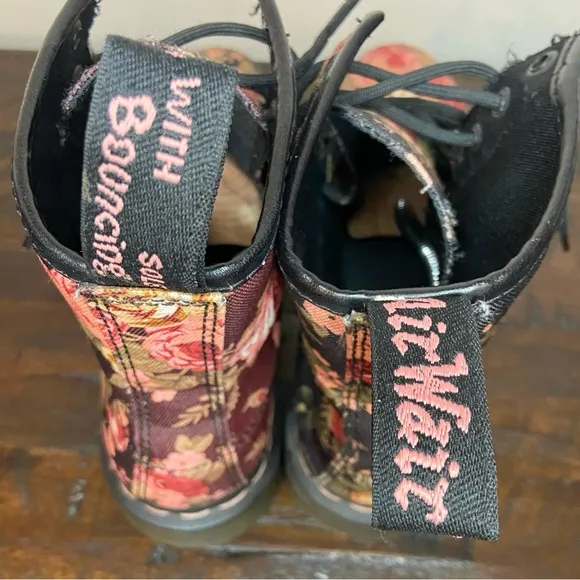 Dr. Martens Victorian Flowers Floral Canvas Boots Docs 11821 Black Pink Size 9
