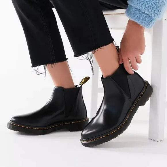 Dr. Martens Womens Bianca Smooth Chelsea Boot In Black Size 7 EUC