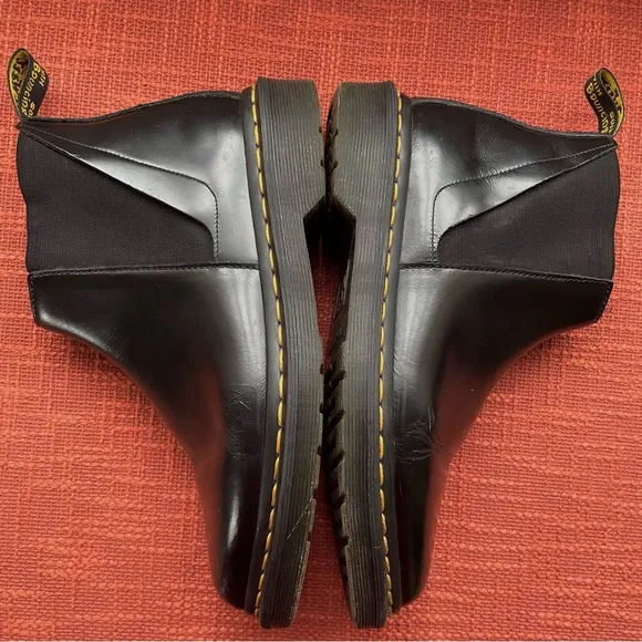 Dr. Martens Womens Bianca Smooth Chelsea Boot In Black Size 7 EUC