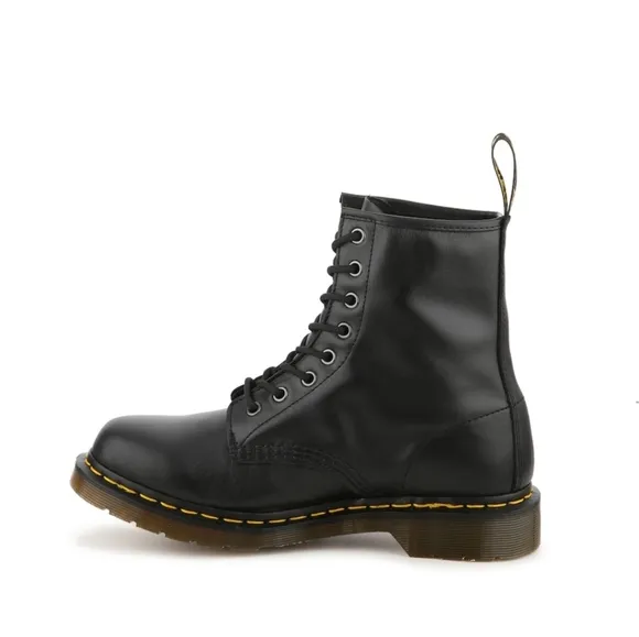 DR. MARTENS Doc's BOOTS Color Black Leather Unisex Size 7 Women's &amp; 6 Me…