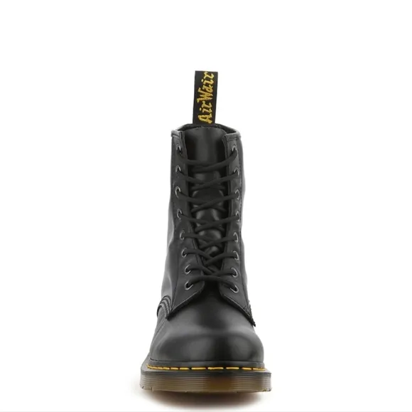 DR. MARTENS Doc's BOOTS Color Black Leather Unisex Size 7 Women's &amp; 6 Me…