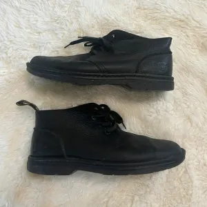 Dr.Martens Sussex bear track slip resistant chukka boots