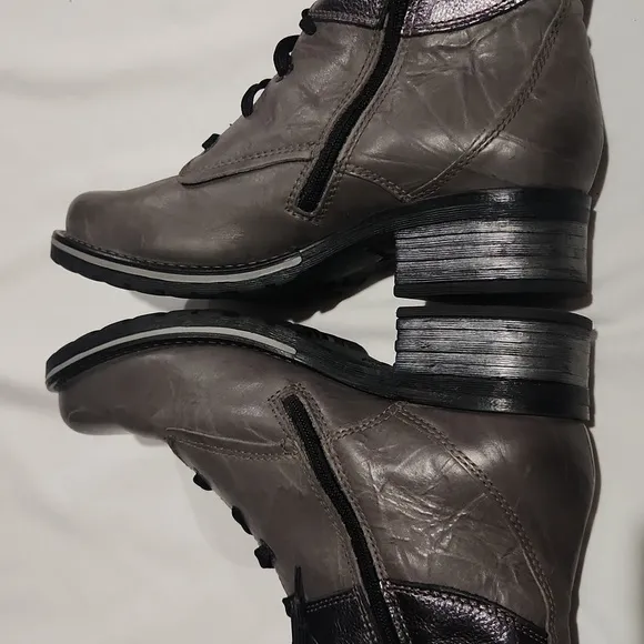 Dromedaris Kara Velvet Leather Laced Up Ankle Boots