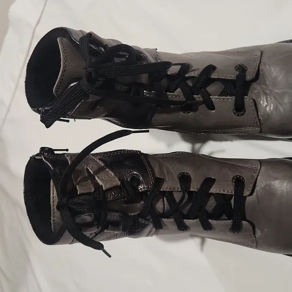 Dromedaris Kara Velvet Leather Laced Up Ankle Boots