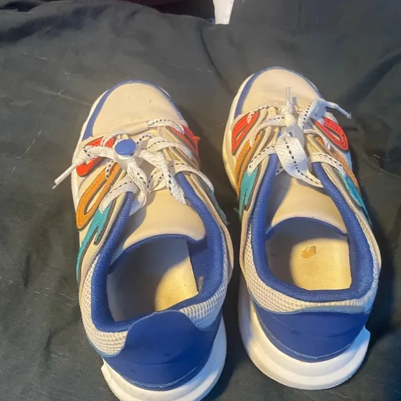 Dynamic Blue and Red Sneakers with Sporty Design