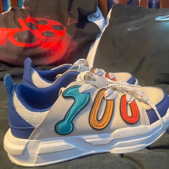 Dynamic Blue and Red Sneakers with Sporty Design