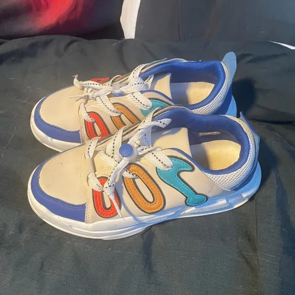 Dynamic Blue and Red Sneakers with Sporty Design