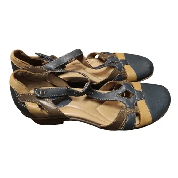 EARTH SHOES WOMEN'S SIZE 9 GREEN AND TAN SANDALS.