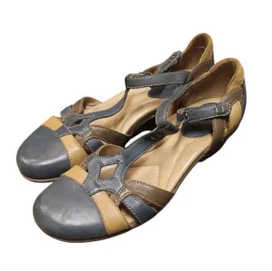 EARTH SHOES WOMEN'S SIZE 9 GREEN AND TAN SANDALS.
