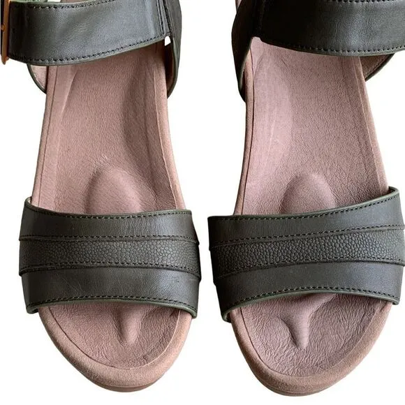Earth Oak Chestnut Forest Green Leather Platform Sandals Size 9.5