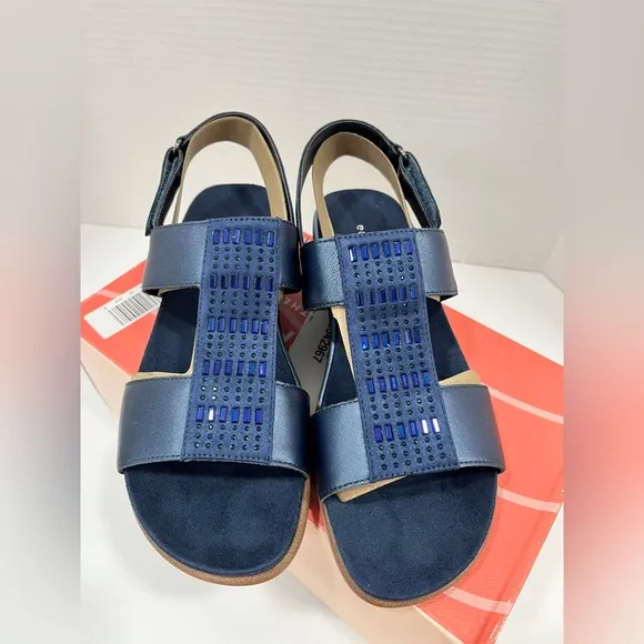 Easy Spirit Womens Hazel Wedge Sandals. Size 7M. Color: Dark Blue