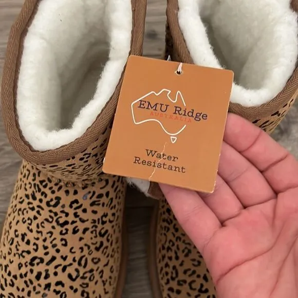 Emu Ridge Australia water resistant Australian sheep animal print boots sz 8 NWT