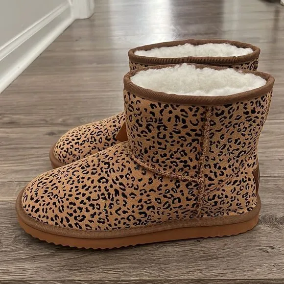 Emu Ridge Australia water resistant Australian sheep animal print boots sz 8 NWT