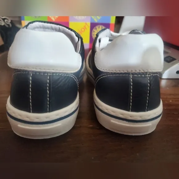Enrico Fantini Junior Sneakers, Size 25, NIB
