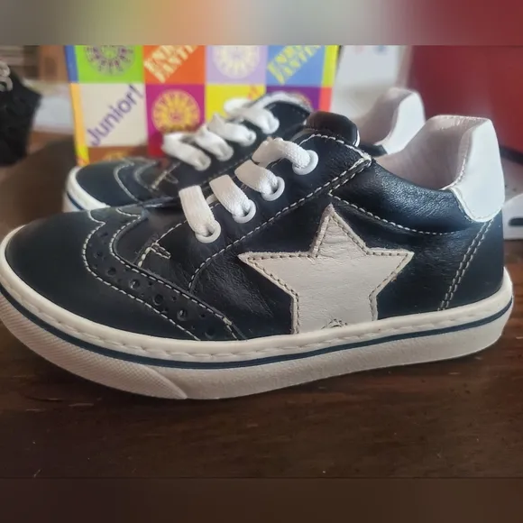 Enrico Fantini Junior Sneakers, Size 25, NIB