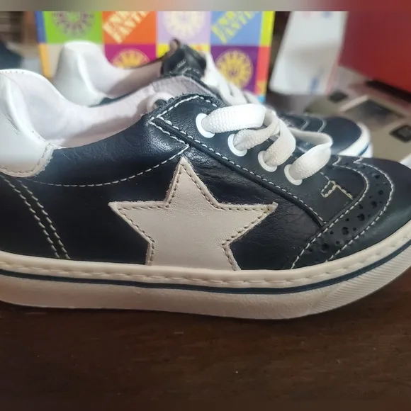 Enrico Fantini Junior Sneakers, Size 25, NIB