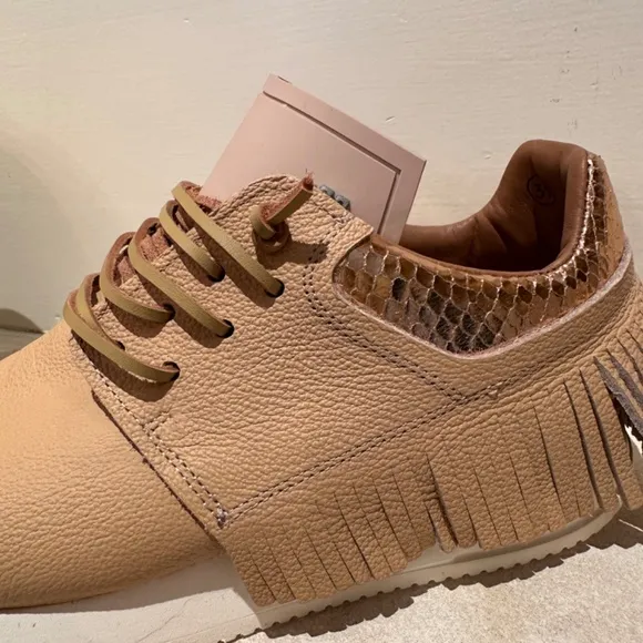Esseutesse  Camel Fringe Sneakers Size 39 NWOB. Made in Italy.