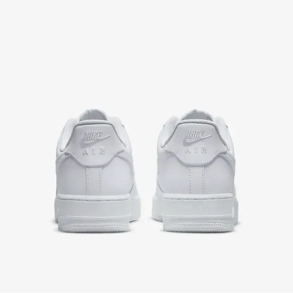 EUC Men’s Size 9 (Euro Sz 42.5) Nike Air Force 1 Low 07’ Sneakers Triple White