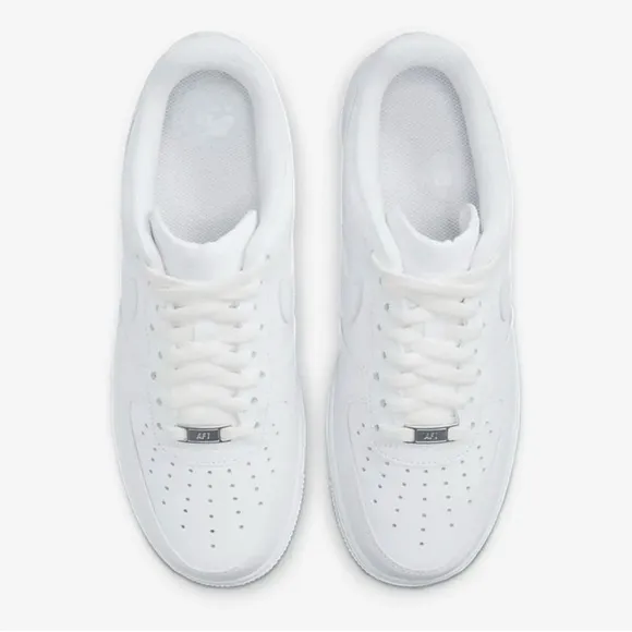 EUC Men’s Size 9 (Euro Sz 42.5) Nike Air Force 1 Low 07’ Sneakers Triple White