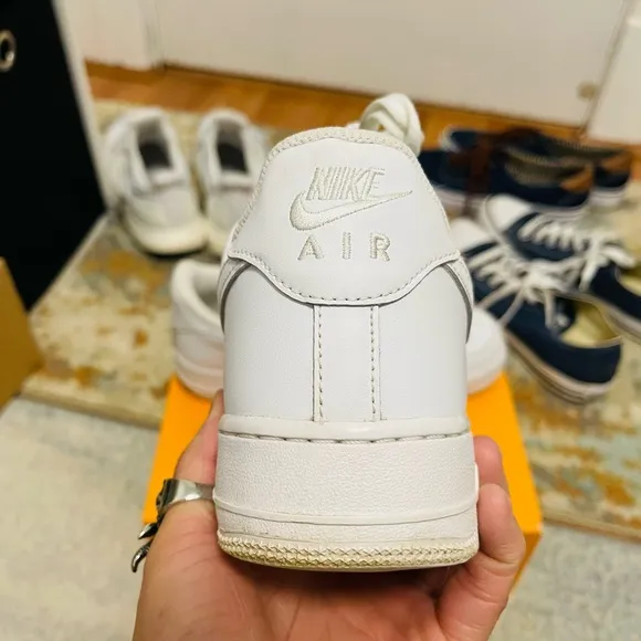 EUC Men’s Size 9 (Euro Sz 42.5) Nike Air Force 1 Low 07’ Sneakers Triple White