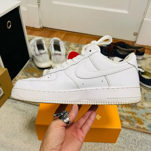 EUC Men’s Size 9 (Euro Sz 42.5) Nike Air Force 1 Low 07’ Sneakers Triple White
