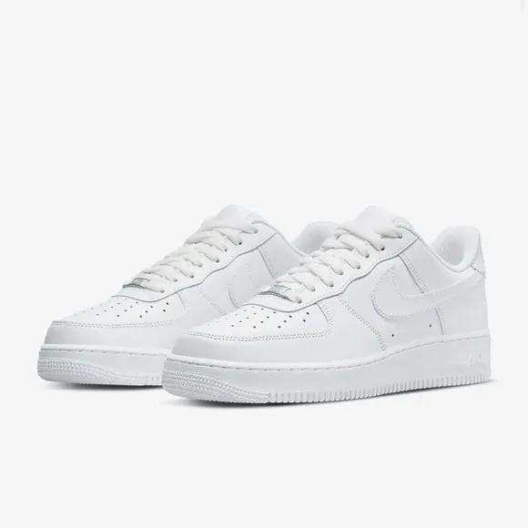 EUC Men’s Size 9 (Euro Sz 42.5) Nike Air Force 1 Low 07’ Sneakers Triple White