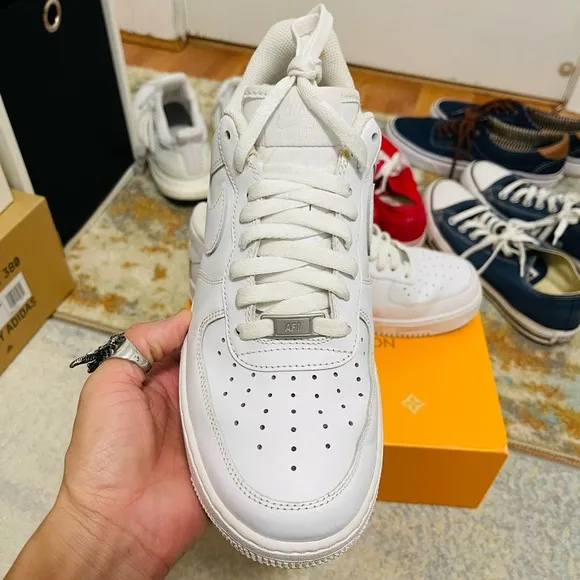 EUC Men’s Size 9 (Euro Sz 42.5) Nike Air Force 1 Low 07’ Sneakers Triple White
