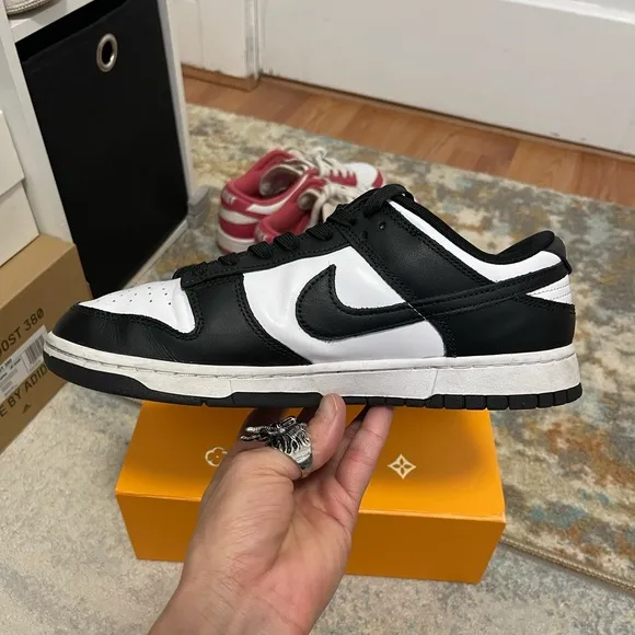 EUC Men’s Size 9.5 (Euro Sz 43) Nike Dunk Low Retro Panda Sneakers Black &amp; White