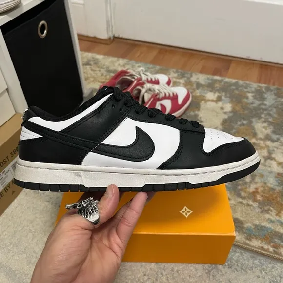 EUC Men’s Size 9.5 (Euro Sz 43) Nike Dunk Low Retro Panda Sneakers Black &amp; White